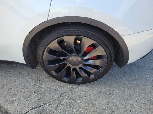 Used 2022 Tesla Model Y Performance image 7