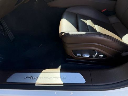 Used 2021 Porsche Panamera 4 w/ Premium Package AWD/4WD image 18