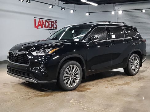 New 2026 Toyota Highlander Platinum AWD/4WD image 3