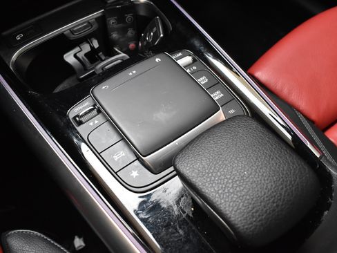 Used 2021 Mercedes-Benz GLA 250 4MATIC w/ AMG Line Exterior image 38