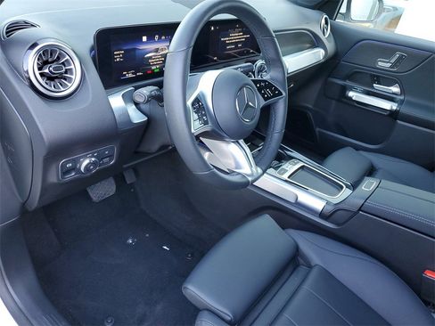 Used 2025 Mercedes-Benz EQB 250+ image 19