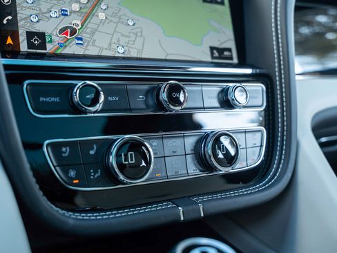 Used 2023 Bentley Bentayga Extended Wheelbase image 34