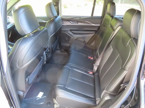 New 2025 Jeep Grand Cherokee Limited w/ Luxury Tech Group II image 24