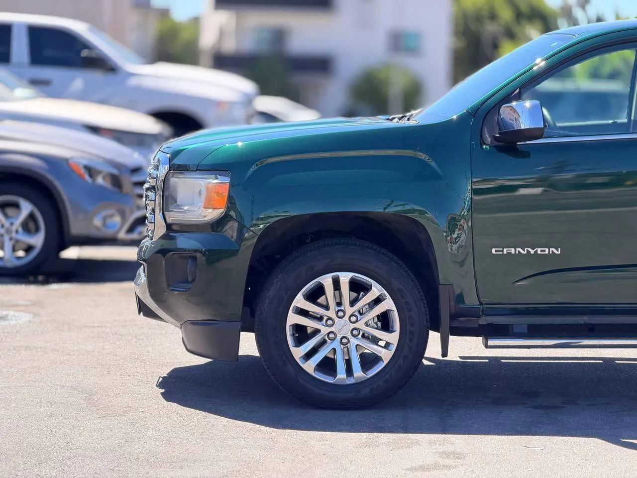Used 2016 GMC Canyon SLT w/ LPO, Gearon Bar Package RWD image 9