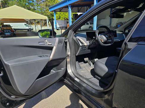 Used 2024 BMW iX xDrive50 w/ Premium Package AWD/4WD image 19