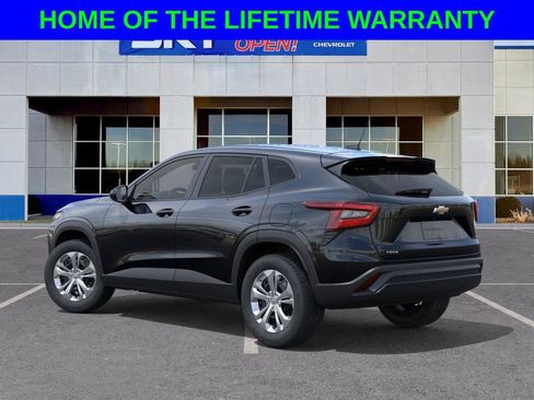 New 2026 Chevrolet Trax LS image 3