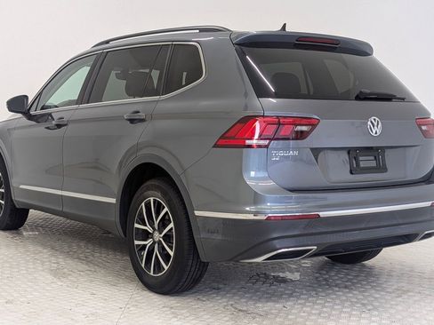 Used 2021 Volkswagen Tiguan SE w/ Panoramic Sunroof Package image 3