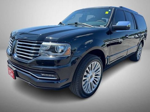 Used 2017 Lincoln Navigator L Reserve AWD/4WD image 2