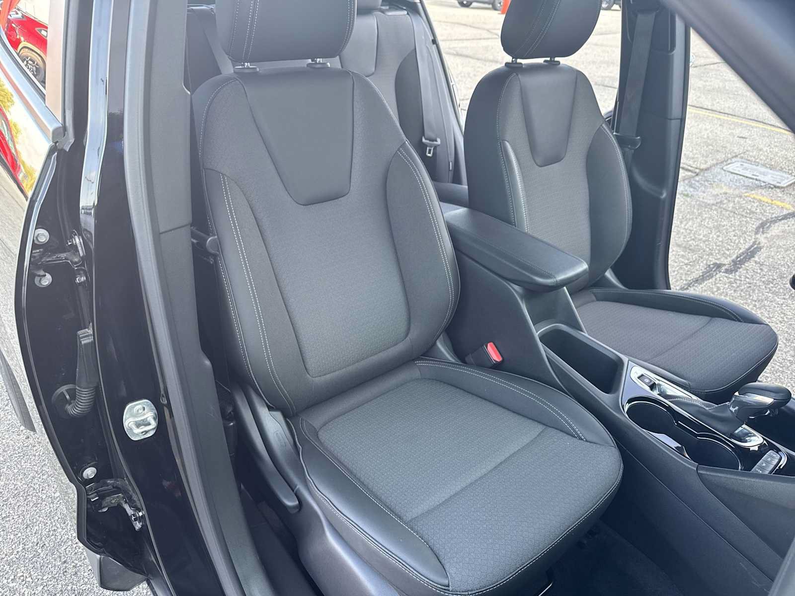 Used 2025 Buick Encore GX Preferred AWD/4WD image 23