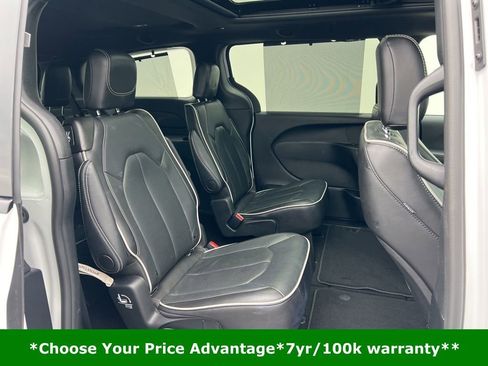 Certified 2025 Chrysler Pacifica Limited image 18