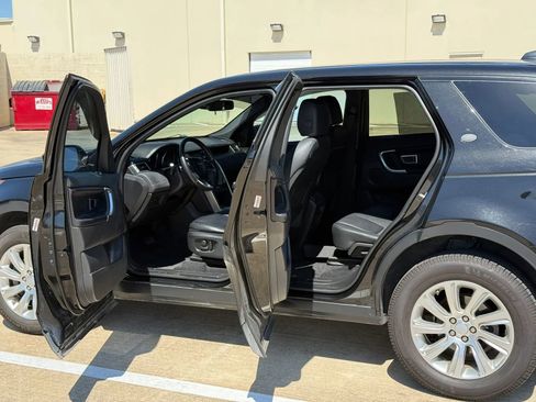 Used 2017 Land Rover Discovery Sport SE image 10