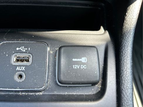 Certified 2019 Jeep Cherokee Latitude Plus FWD image 30