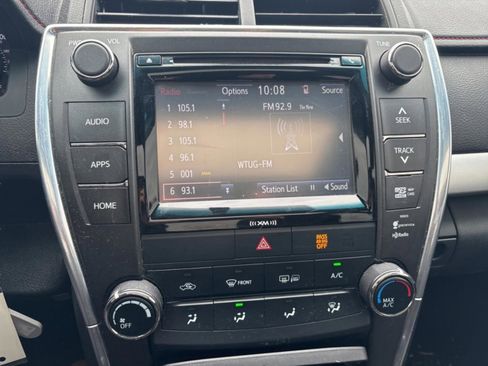 Used 2016 Toyota Camry SE w/ Moonroof Package image 16