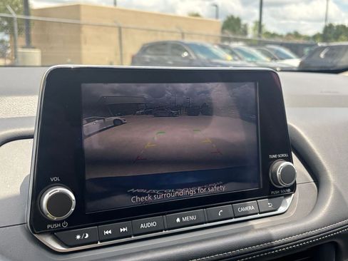 Used 2025 Nissan Rogue SV FWD image 25