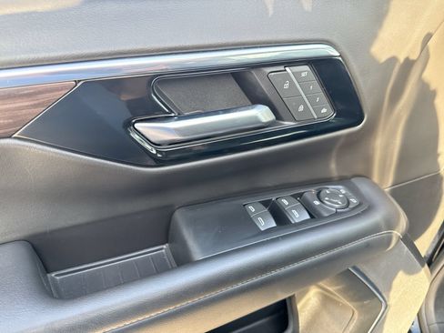 Used 2025 Chevrolet Suburban LT AWD/4WD image 13