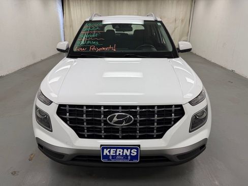 Used 2022 Hyundai Venue SEL image 8