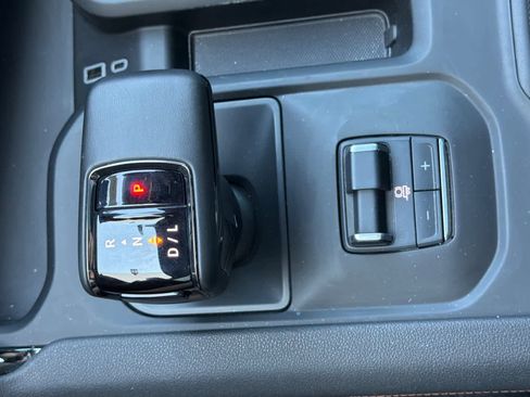 Used 2024 GMC Sierra 1500 AT4 w/ Technology Package AWD/4WD image 21
