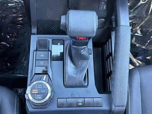 Certified 2025 Toyota Tacoma TRD Off-Road image 31