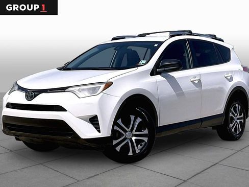 Used 2017 Toyota RAV4 LE FWD image 1