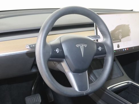 Used 2022 Tesla Model Y Long Range image 6