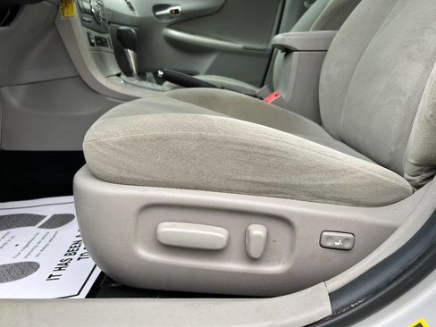 Used 2013 Toyota Corolla LE Special Edition image 23