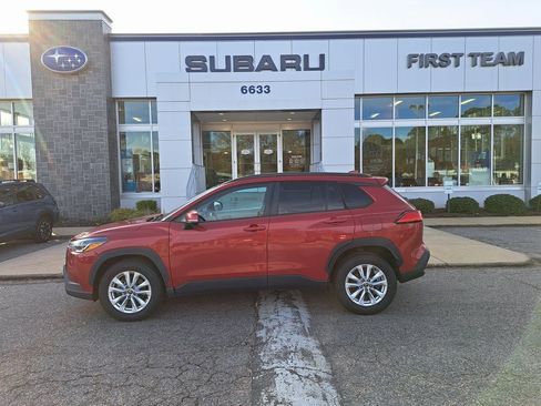 Used 2022 Toyota Corolla Cross LE image 3