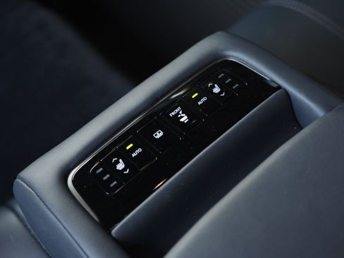 Used 2023 Lexus LS 500 w/ Interior Upgrade Package RWD image 35