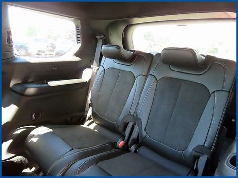 New 2025 Jeep Grand Cherokee L Altitude image 10