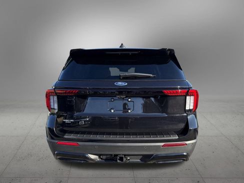 Used 2025 Ford Explorer ST-Line w/ Premium Package image 8