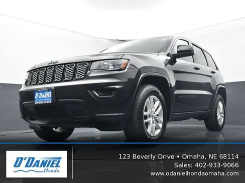 Used 2018 Jeep Grand Cherokee Altitude AWD/4WD image 9