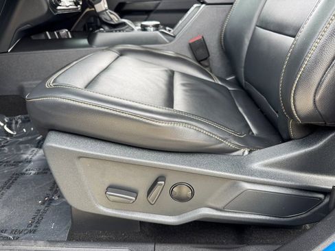 Used 2025 Ford Bronco Badlands image 13