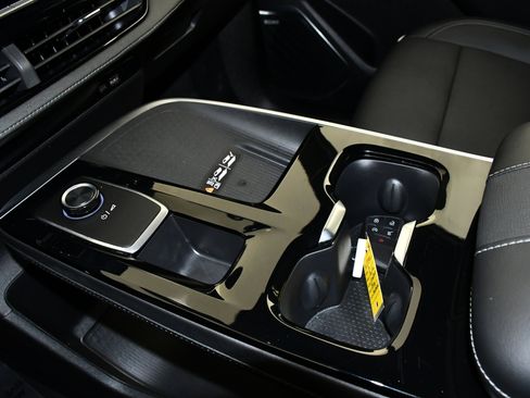 Used 2025 Buick Enclave Preferred image 31