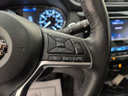 Used 2020 Nissan Rogue SV image 41