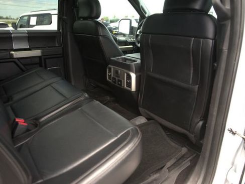 Used 2017 Ford F150 Lariat w/ Equipment Group 502A Luxury AWD/4WD image 15