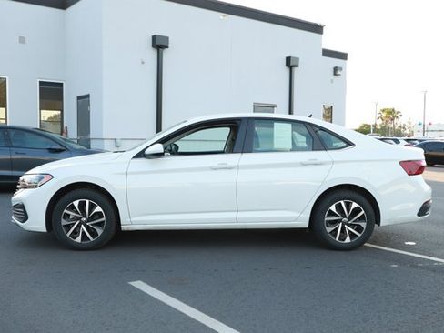 Used 2024 Volkswagen Jetta S image 5