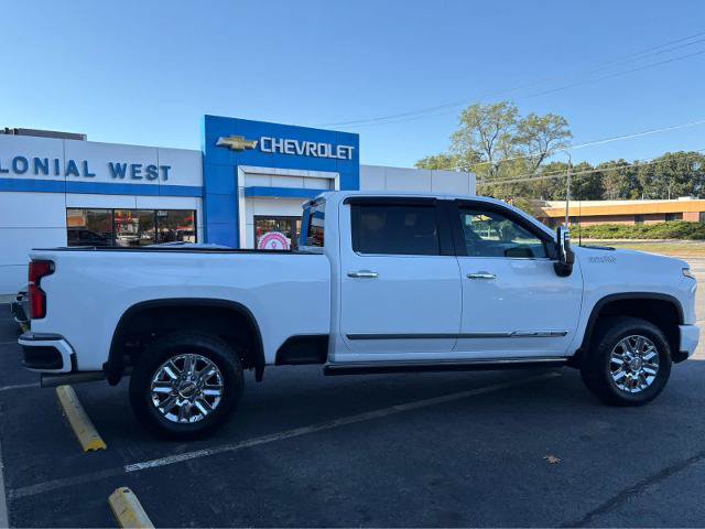 Used 2024 Chevrolet Silverado 3500 High Country w/ High Country Premium Package AWD/4WD image 3