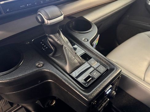 Used 2022 Toyota Sienna XLE FWD image 19
