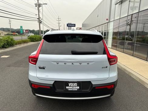 Certified 2025 Volvo XC40 B5 Core AWD/4WD image 4