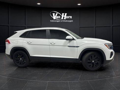 Used 2024 Volkswagen Atlas Cross Sport SE w/ Panoramic Sunroof Package AWD/4WD image 8