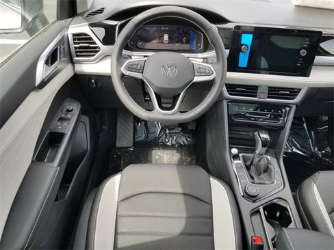 New 2025 Volkswagen Taos SEL image 10