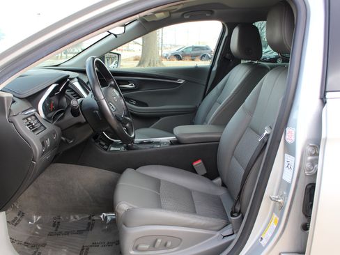 Used 2018 Chevrolet Impala LT image 15