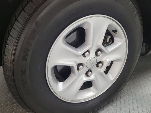 Used 2016 Jeep Grand Cherokee Laredo w/ Quick Order Package 23E image 31