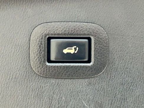 Used 2018 Nissan Armada Platinum image 20