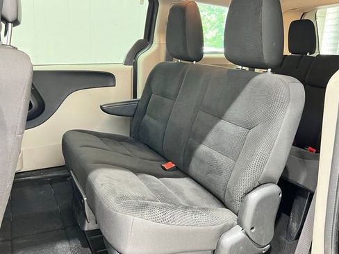 Used 2020 Dodge Grand Caravan SE FWD image 14