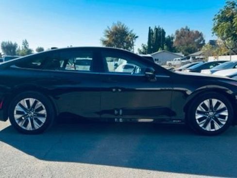 Used 2024 Toyota Mirai w/ Advanced Technology Package image 2