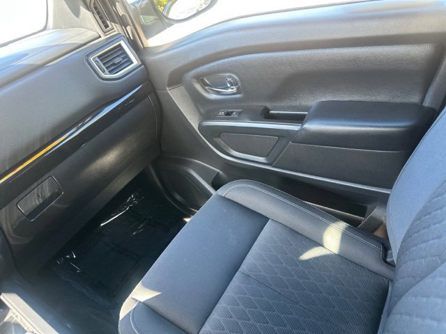 Used 2018 Nissan Titan SV w/ SV Convenience Package AWD/4WD image 21