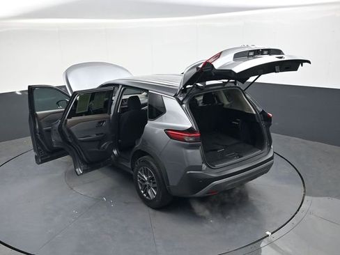 Used 2023 Nissan Rogue S image 38