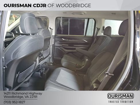 Used 2023 Jeep Grand Cherokee Summit AWD/4WD image 6