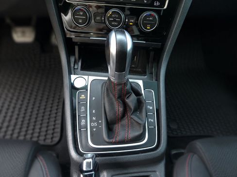 Used 2019 Volkswagen Golf 4-Door FWD image 23