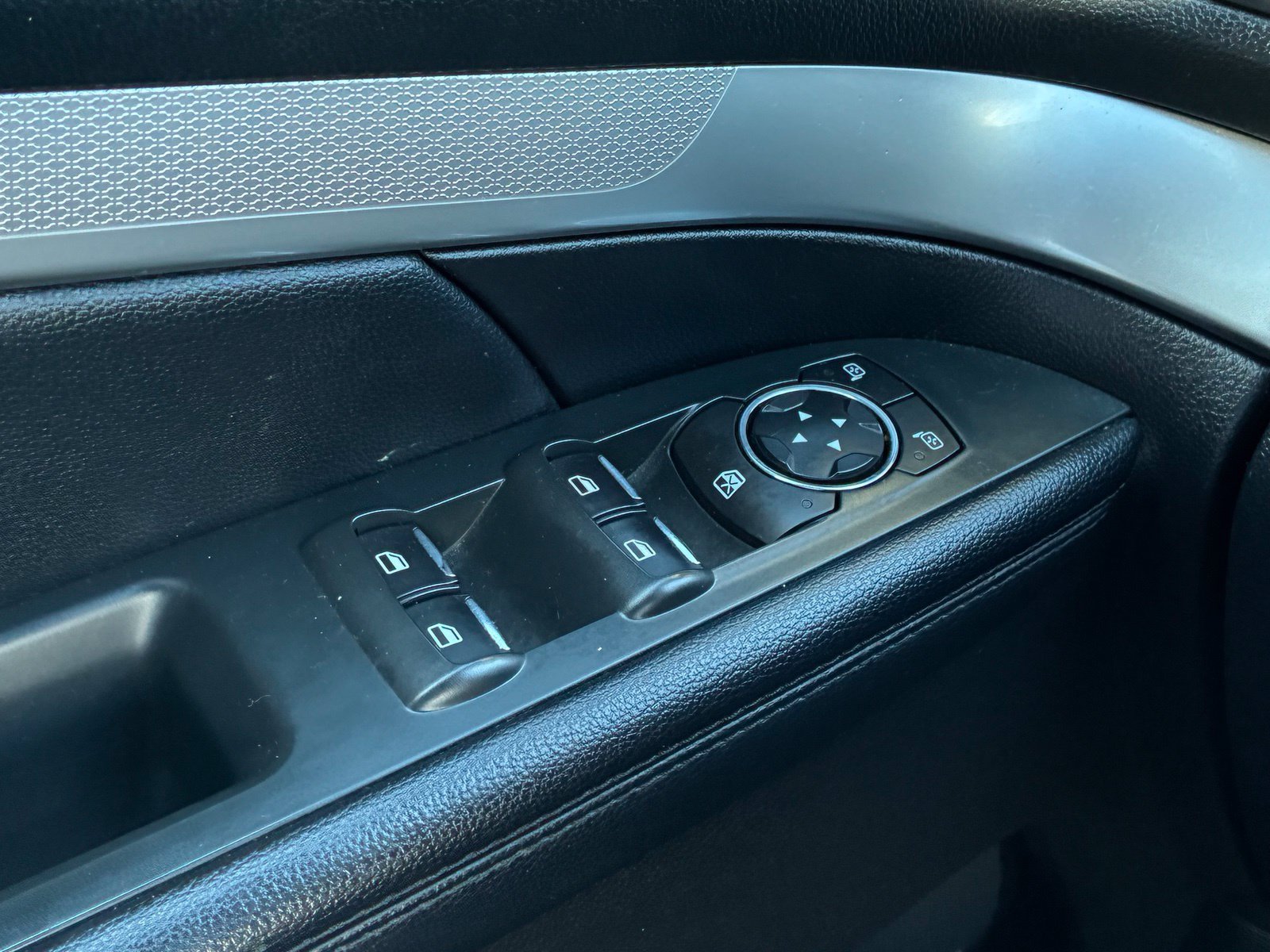 Used 2017 Ford Explorer XLT AWD/4WD image 10